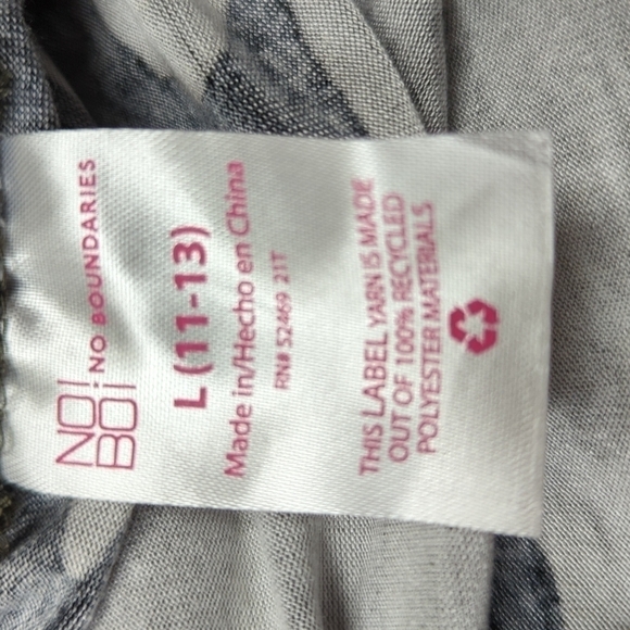 NO Boundaries Juniors Sleeveless Lace-Up Back Graphic Skull Tank Top Large 11-13 - Picture 6 of 7